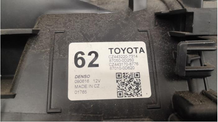 Kachelhuis van een Toyota Yaris III (P13) 1.33 16V Dual VVT-I 2016