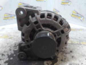 Gebruikte Dynamo Dacia Logan MCV II/Sandero Wagon (7S) 0.9 TCE 12V Prijs € 52,50 Margeregeling aangeboden door Binckhorst BV