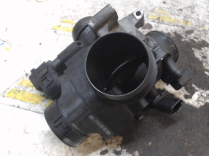 Gebruikte Gasklephuis Volvo C30 (EK/MK) 1.6 D 16V Prijs € 52,50 Margeregeling aangeboden door Binckhorst BV