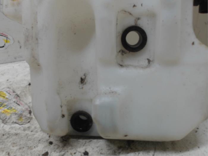 Ruitensproeiertank voor van een Chevrolet Suburban 5.3 V8 FlexFuel 4x4 2014