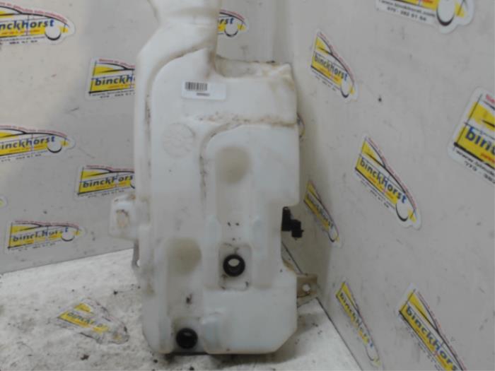 Ruitensproeiertank voor van een Chevrolet Suburban 5.3 V8 FlexFuel 4x4 2014