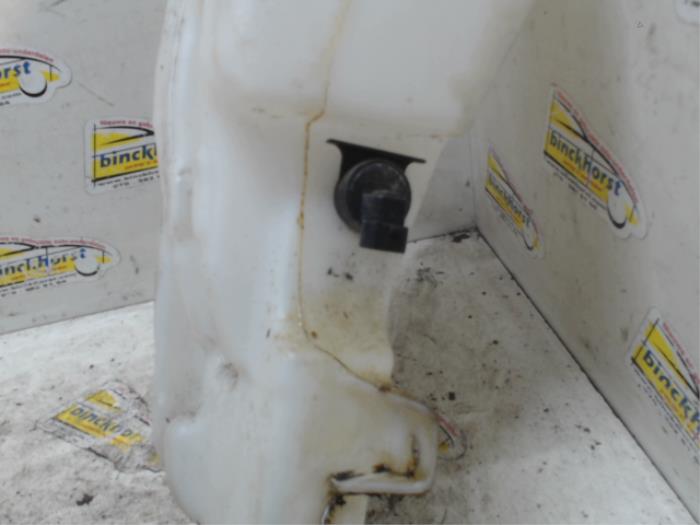 Ruitensproeiertank voor van een Chevrolet Suburban 5.3 V8 FlexFuel 4x4 2014