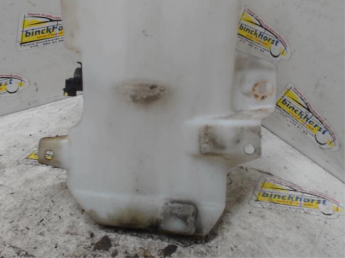 Ruitensproeiertank voor van een Chevrolet Suburban 5.3 V8 FlexFuel 4x4 2014