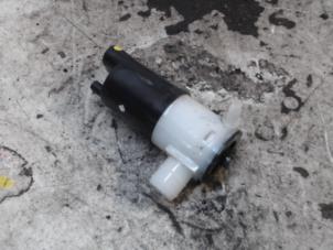 Gebruikte Ruitensproeierpomp achter Chevrolet Suburban 5.3 V8 FlexFuel 4x4 Prijs € 26,25 Margeregeling aangeboden door Binckhorst BV