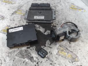 Gebruikte Kontaktslot + computer Nissan Note (E11) 1.4 16V Prijs € 131,25 Margeregeling aangeboden door Binckhorst BV