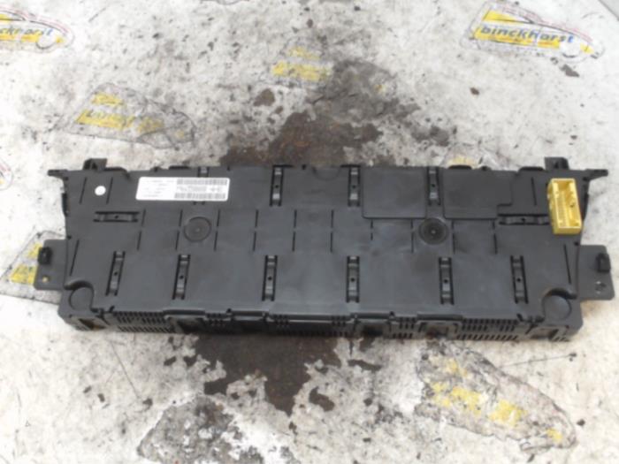 Instrumentenpaneel van een Citroën C4 Grand Picasso (UA) 2.0 HDiF 16V 135 2008