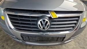Gebruikte Grille Volkswagen Passat (3C2) 2.0 TDI 140 Prijs € 78,75 Margeregeling aangeboden door Binckhorst BV