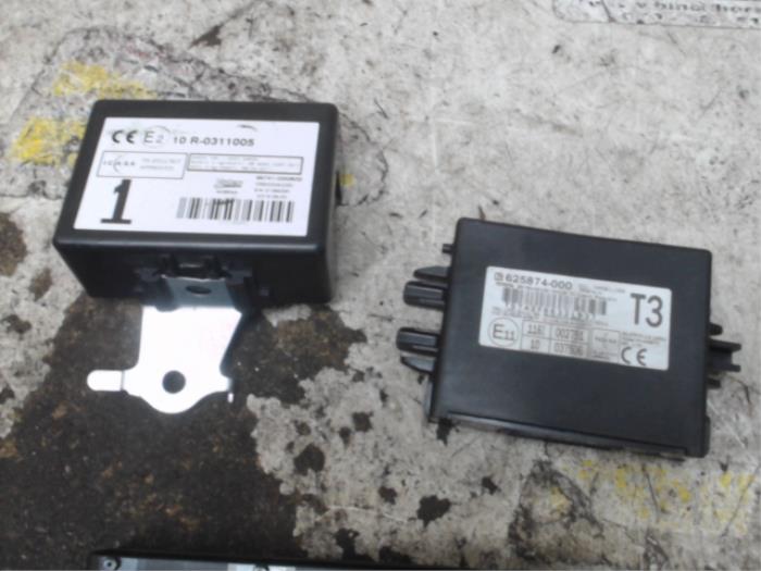 Kontaktslot + computer van een Toyota Yaris III (P13) 1.33 16V Dual VVT-I 2016