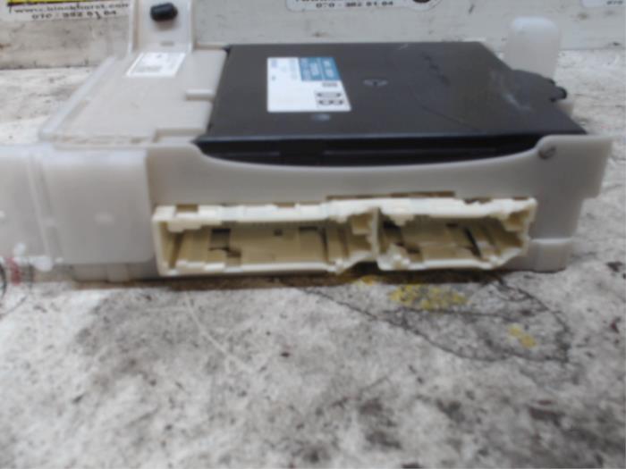 Kontaktslot + computer van een Toyota Yaris III (P13) 1.33 16V Dual VVT-I 2016