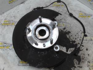 Gebruikte Fusee rechts-voor Opel Zafira Tourer (P12) 1.6 CDTI 16V ecoFLEX 136 Prijs € 47,25 Margeregeling aangeboden door Binckhorst BV