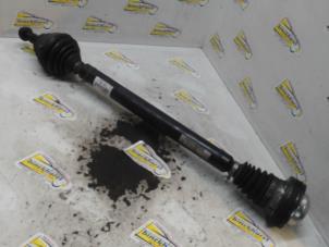 Gebruikte Aandrijfas rechts-voor Volkswagen Passat (3C2) 2.0 TDI 140 Prijs € 52,50 Margeregeling aangeboden door Binckhorst BV