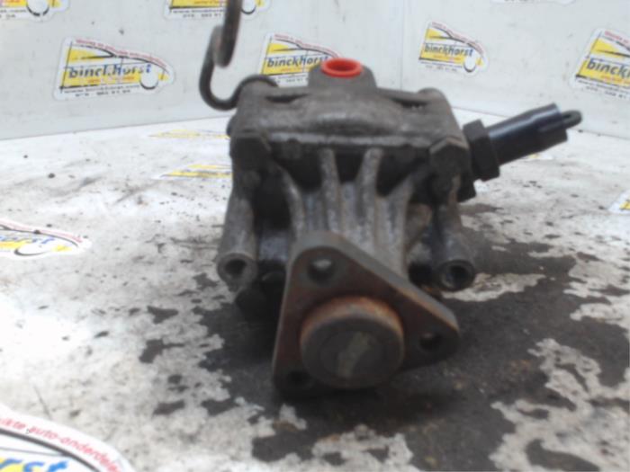 Gebruikte Pomp Servo Audi A4 Prijs € 52,50 Margeregeling aangeboden door Binckhorst BV