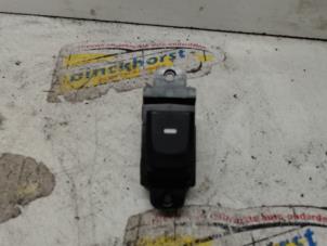 Gebruikte Ruit schakelaar elektrisch Hyundai i10 (B5) 1.0 12V Prijs € 10,50 Margeregeling aangeboden door Binckhorst BV