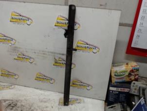 Gebruikte Tussenrichel voor Toyota Yaris (P1) 1.3 16V VVT-i Prijs € 21,00 Margeregeling aangeboden door Binckhorst BV