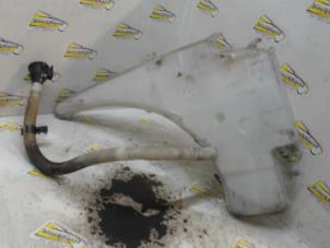 Gebruikte Ruitensproeiertank voor BMW 3 serie (E90) 318i 16V Prijs € 21,00 Margeregeling aangeboden door Binckhorst BV