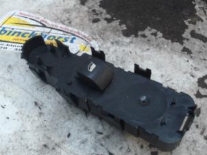 Gebruikte Schakelaar Elektrisch Raam Peugeot 308 SW (4E/H) 1.6 HDi 16V Prijs € 15,75 Margeregeling aangeboden door Binckhorst BV