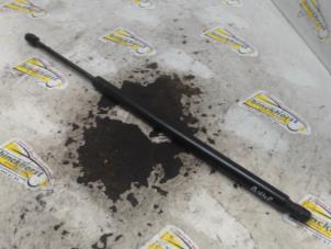 Gebruikte Achterklepdemper rechts-achter Chevrolet Suburban 5.3 V8 FlexFuel 4x4 Prijs € 26,25 Margeregeling aangeboden door Binckhorst BV