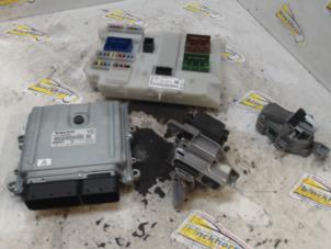 Gebruikte Kontaktslot + computer Volvo XC70 (BZ) 2.4 D 20V Prijs € 183,75 Margeregeling aangeboden door Binckhorst BV