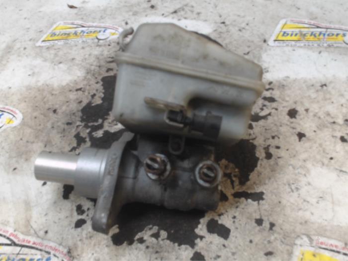 Gebruikte Hoofdremcilinder Opel Zafira (M75) 2.2 16V Direct Ecotec Prijs € 26,25 Margeregeling aangeboden door Binckhorst BV