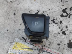 Gebruikte Schakelaar handrem Toyota Prius (ZVW5) 1.8 16V Hybrid Prijs € 15,75 Margeregeling aangeboden door Binckhorst BV