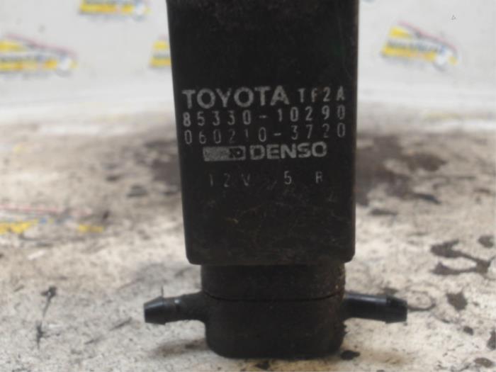 Ruitensproeierpomp voor van een Toyota Starlet (EP9) 1.3,XLi,GLi 16V 1996