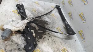 Gebruikte Ruitmechaniek 4Deurs rechts-voor BMW 1 serie (E87/87N) 120d 16V Prijs € 31,50 Margeregeling aangeboden door Binckhorst BV