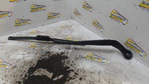 Gebruikte Ruitenwisserarm voor Mini Mini (F56) 1.2 12V One Prijs € 26,25 Margeregeling aangeboden door Binckhorst BV