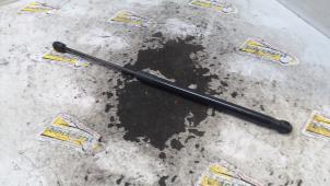 Gebruikte Kofferdekseldemper rechts-achter Mini Mini (F56) 1.2 12V One Prijs € 15,75 Margeregeling aangeboden door Binckhorst BV