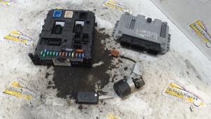 Gebruikte Kontaktslot + computer Peugeot 308 SW (4E/H) 1.6 HDi 16V Prijs € 157,50 Margeregeling aangeboden door Binckhorst BV