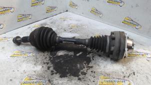 Gebruikte Aandrijfas links-voor Volkswagen Touareg (7LA/7L6) 3.0 TDI V6 24V Prijs € 52,50 Margeregeling aangeboden door Binckhorst BV
