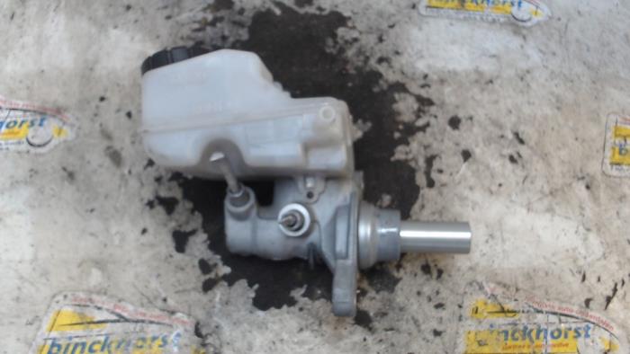 Gebruikte Hoofdremcilinder Renault Twingo III (AH) 1.0 SCe 70 12V Prijs € 26,25 Margeregeling aangeboden door Binckhorst BV