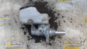 Gebruikte Hoofdremcilinder Renault Twingo III (AH) 1.0 SCe 70 12V Prijs € 26,25 Margeregeling aangeboden door Binckhorst BV