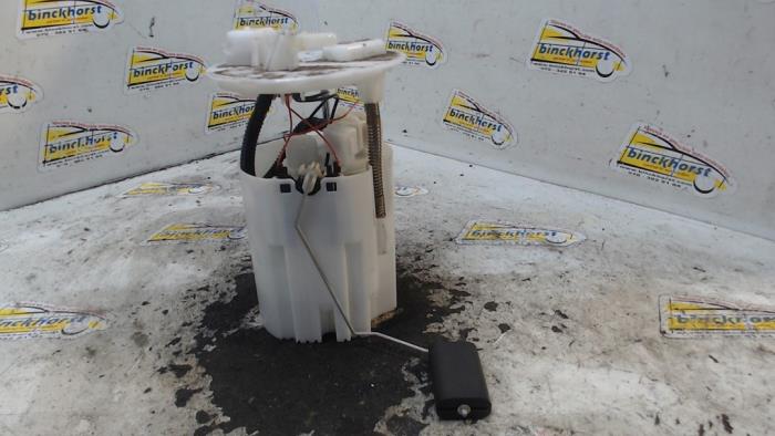 Gebruikte Tank element Pomp Renault Twingo III (AH) 1.0 SCe 70 12V Prijs € 42,00 Margeregeling aangeboden door Binckhorst BV