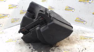 Gebruikte Luchtfilterhuis Renault Twingo III (AH) 1.0 SCe 70 12V Prijs € 26,25 Margeregeling aangeboden door Binckhorst BV