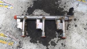 Gebruikte Injector brug Ford Focus 3 1.0 Ti-VCT EcoBoost 12V 125 Prijs € 36,75 Margeregeling aangeboden door Binckhorst BV