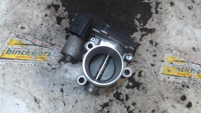Gebruikte Gasklephuis Ford Focus 3 1.0 Ti-VCT EcoBoost 12V 125 Prijs € 31,50 Margeregeling aangeboden door Binckhorst BV
