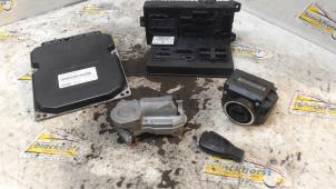 Gebruikte Kontaktslot + computer Mercedes E (W211) 1.8 E-200 K 16V Prijs € 210,00 Margeregeling aangeboden door Binckhorst BV