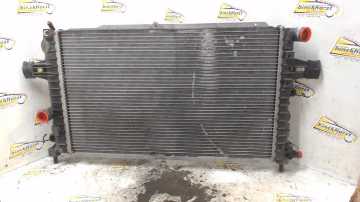Gebruikte Radiateur Opel Zafira (M75) 2.2 16V Direct Ecotec Prijs € 42,00 Margeregeling aangeboden door Binckhorst BV