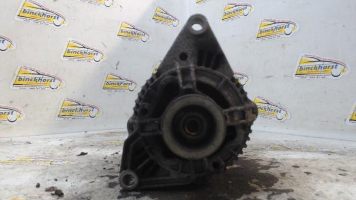 Gebruikte Dynamo Nissan Micra (K11) 1.3 LX,SLX 16V Prijs € 36,75 Margeregeling aangeboden door Binckhorst BV