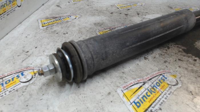 Schokdemper rechts-achter van een Toyota Yaris III (P13) 1.5 16V Hybrid 2018