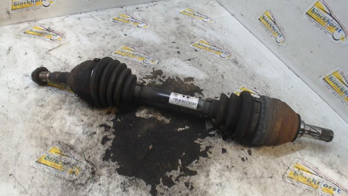 Gebruikte Aandrijfas links-voor Opel Zafira (M75) 1.8 16V Ecotec Prijs € 36,75 Margeregeling aangeboden door Binckhorst BV