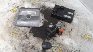 Gebruikte Kontaktslot + computer Renault Modus/Grand Modus (JP) 1.4 16V Prijs € 124,95 Margeregeling aangeboden door Binckhorst BV