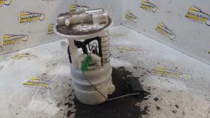 Gebruikte Brandstofpomp Elektrisch Renault Twingo II (CN) 1.2 16V Prijs € 36,75 Margeregeling aangeboden door Binckhorst BV