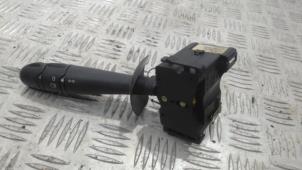 Gebruikte Pinker Schakelaar Renault Trafic New (FL) 2.0 dCi 16V 115 Prijs € 21,00 Margeregeling aangeboden door Binckhorst BV