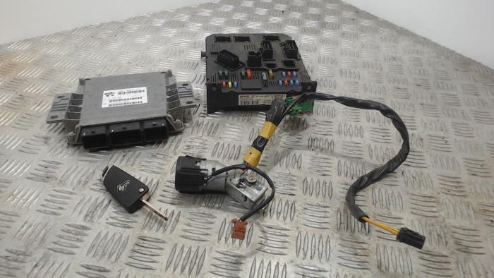 Gebruikte Kontaktslot + computer Citroen C2 (JM) 1.1 Prijs € 157,50 Margeregeling aangeboden door Binckhorst BV