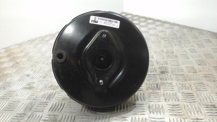 Gebruikte Rembekrachtiger Renault Clio IV (5R) 0.9 Energy TCE 90 12V Prijs € 31,50 Margeregeling aangeboden door Binckhorst BV