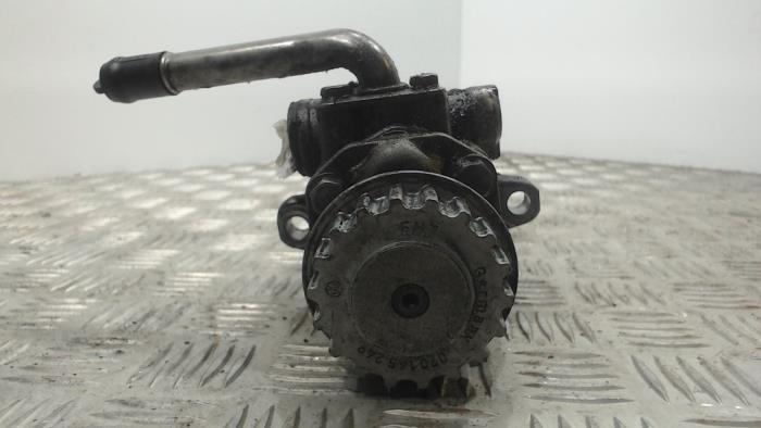 Gebruikte Pomp Servo Volkswagen Transporter T5 2.5 TDi Prijs € 63,00 Margeregeling aangeboden door Binckhorst BV