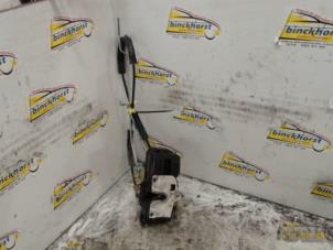 Gebruikte Slotmechaniek Portier 4Deurs rechts-voor Chevrolet Suburban 5.3 V8 FlexFuel 4x4 Prijs € 78,75 Margeregeling aangeboden door Binckhorst BV