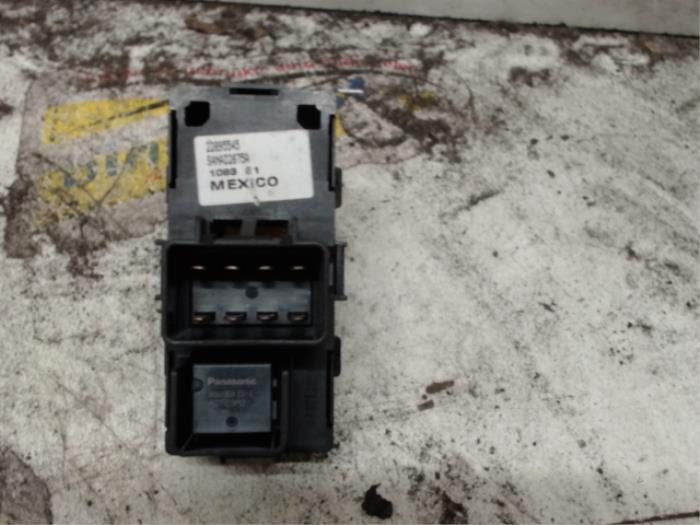 Elektrisch Raam Schakelaar van een Chevrolet Suburban 5.3 V8 FlexFuel 4x4 2014