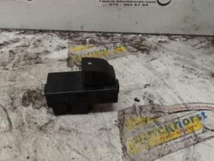 Gebruikte Elektrisch Raam Schakelaar Chevrolet Suburban 5.3 V8 FlexFuel 4x4 Prijs € 21,00 Margeregeling aangeboden door Binckhorst BV